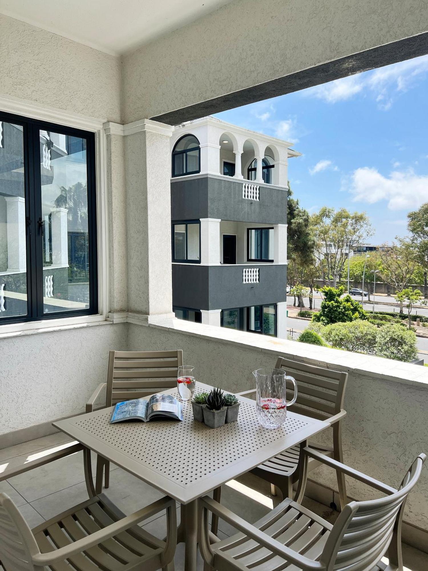 Warwick Mansions 5 Apartment