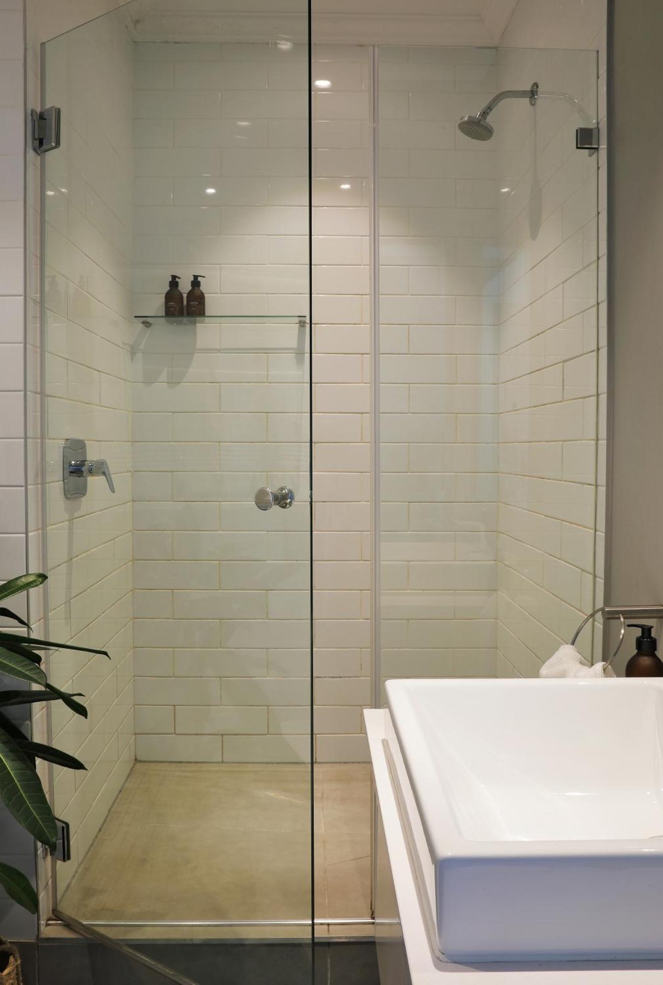 Warwick Mansions 5 *