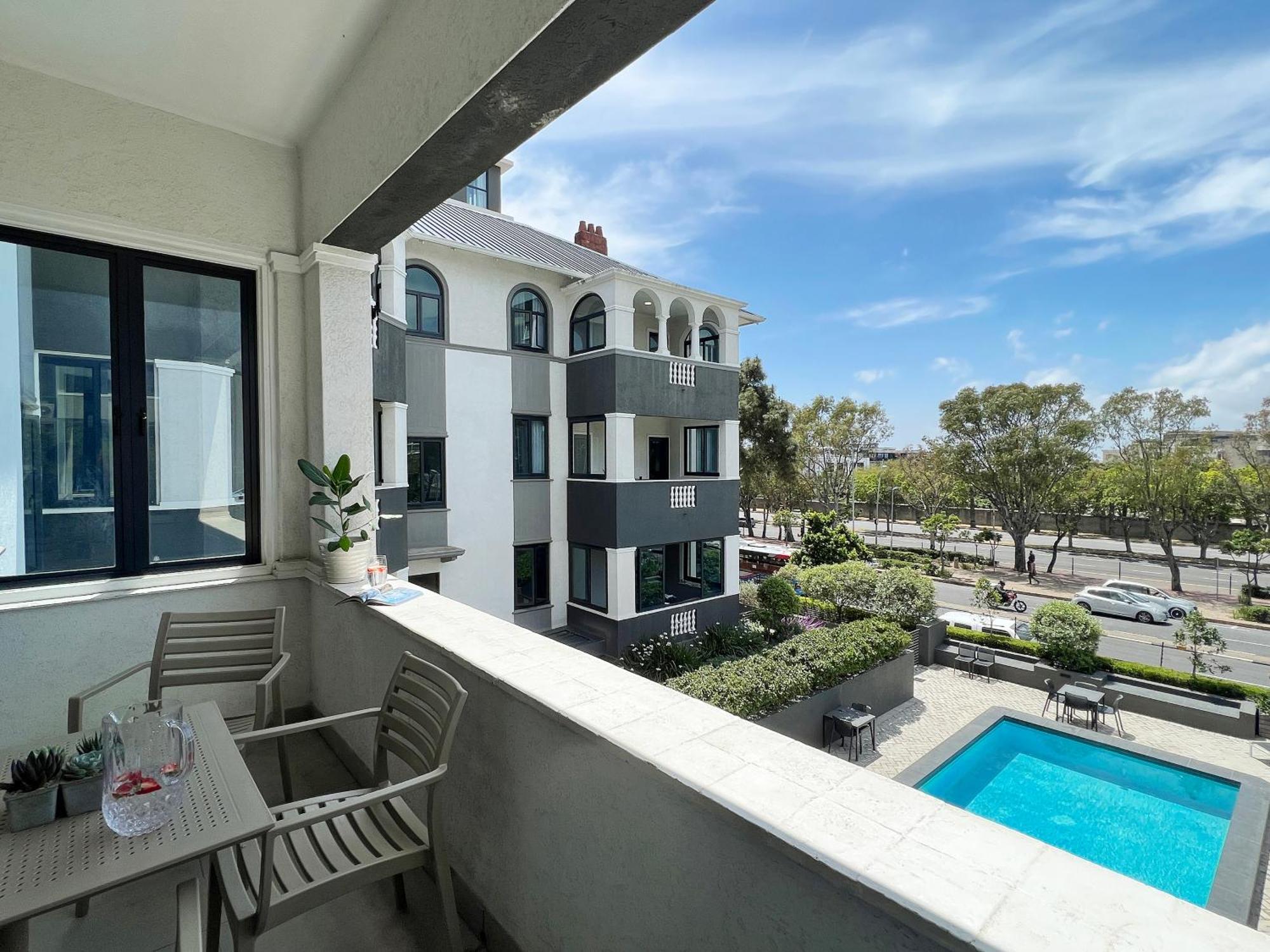 Warwick Mansions 5 Apartment