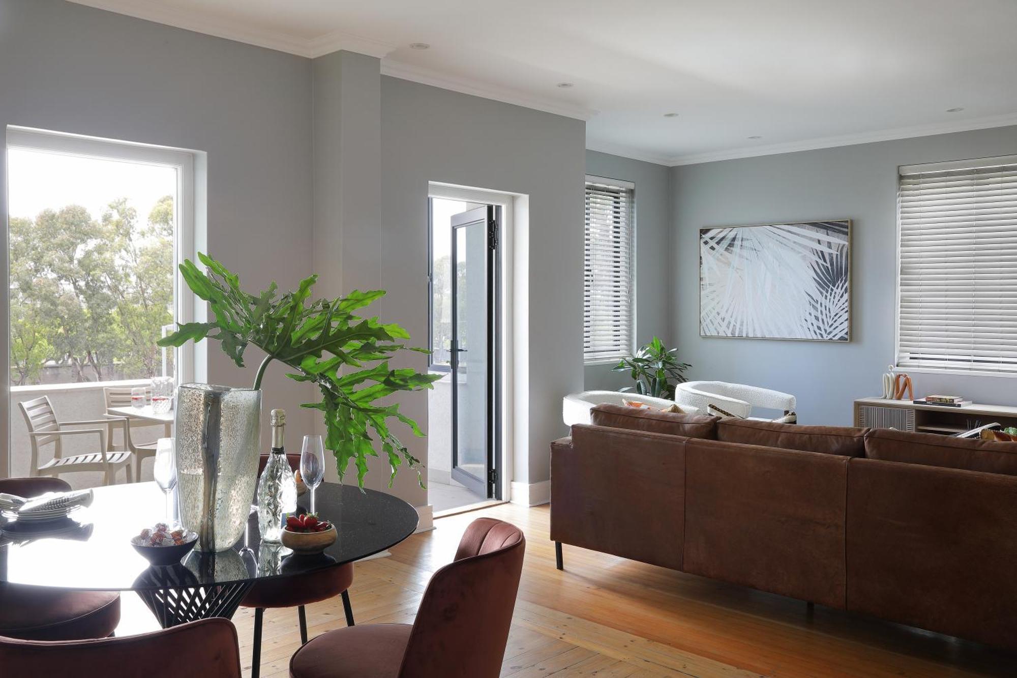 Warwick Mansions 5 Apartment